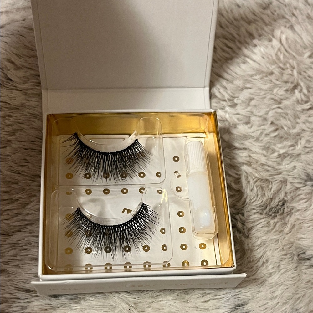Dramatic Black False Eyelashes with Adhesive